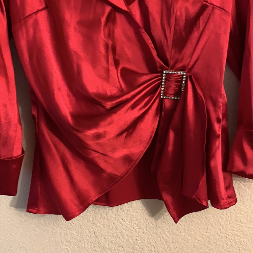 Red blouse - Picture 3 of 4